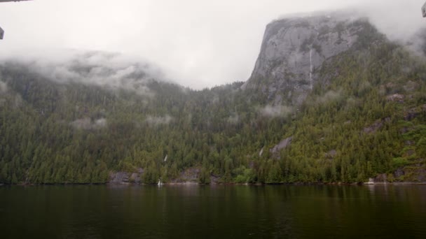 Alaska Misty Fjords Rudyerd Bay Weitwinklige Aufnahme Von Nebel Und — Stockvideo
