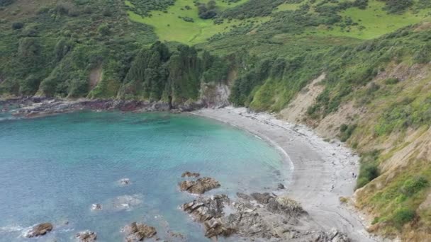 Luftaufnahme Einer Abgelegenen Bucht Der Küste Von Cornish Großbritannien — Stockvideo