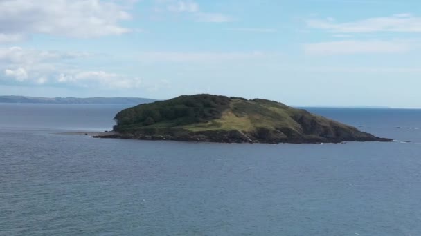 Laag Zicht Vanuit Lucht Georges Island Voor Kust Van Cornish — Stockvideo