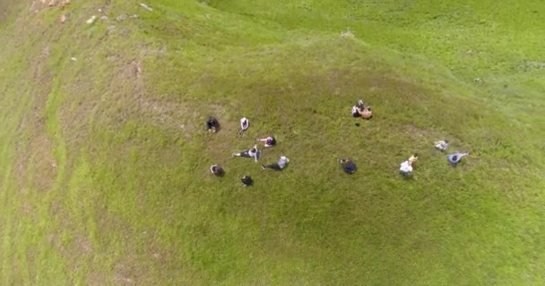 Κορυφαία Άποψη Αποκαλυψτε Μουταν Τοπίο Τους Ανθρώπους Relax Στην Κορυφή — Αρχείο Βίντεο