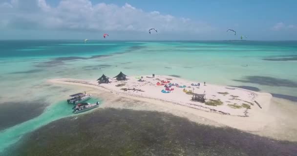Роскошный Кайтсерфинг Карибских Островах Лос Рокес Аэросъемка — стоковое видео