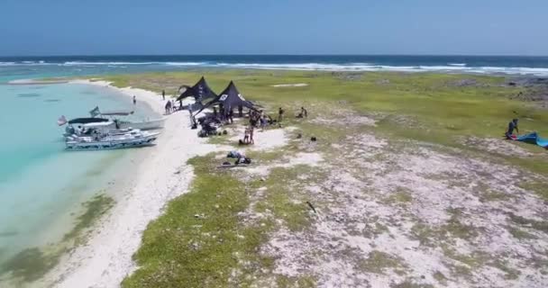 Turna Aérea Sobre Campo Kite Turquoise Ilha Tropical Mar Sebastopol — Vídeo de Stock