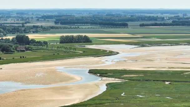 See Und Fluss Fließen Durch Grüne Polderlandschaft Der Grenze Zwischen — Stockvideo