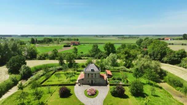 Gerestaureerd Gerenoveerd Landhuis Zeeuws Vlaanderen Terugtrekkende Drone Schot — Stockvideo
