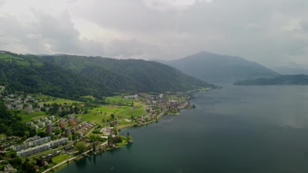 Flug Über Den Zugersee Der Schweiz Mit Bergen Hintergrund — Stockvideo