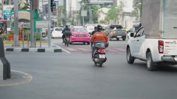 Motorfietsen Taxi Voertuigen Rijden Door Straten Van Bangkok City Thailand — Stockvideo