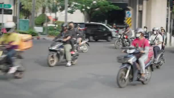 曼谷繁忙街道的快速移动交通 泰国的摩托车骑手 Pov — 图库视频影像