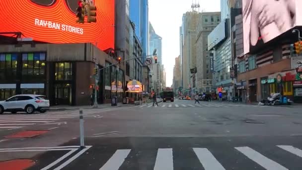 Pov Person Crossing Street 8Th Avenue New York City Usa — Stock video