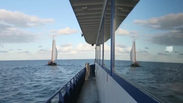 Ein Vorbeifahrendes Boot Auf Dem Wattenmeer Den Niederlanden Während Fenster — Stockvideo