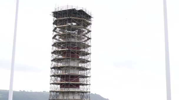Smeaton Tower Plymouth Atrás Andaimes Durante Reforma Ângulo Baixo — Vídeo de Stock