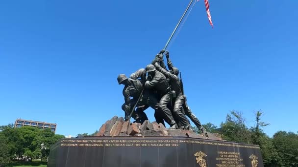 Iwo Jima Memorial Clear Blue Sky Washington Ángulo Bajo Tiro — Vídeos de Stock