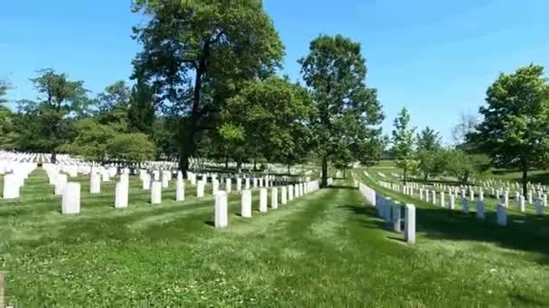 White Headstones Graveyard Arlington National Cemetery Arlington Virginia Usa Pov — Stock video