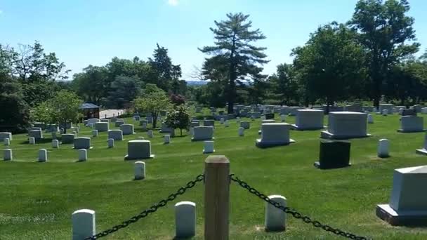 Επιτύμβιες Στήλες Στο Εθνικό Νεκροταφείο Του Άρλινγκτον Βιρτζίνια Ηπα Πλάγια — Αρχείο Βίντεο