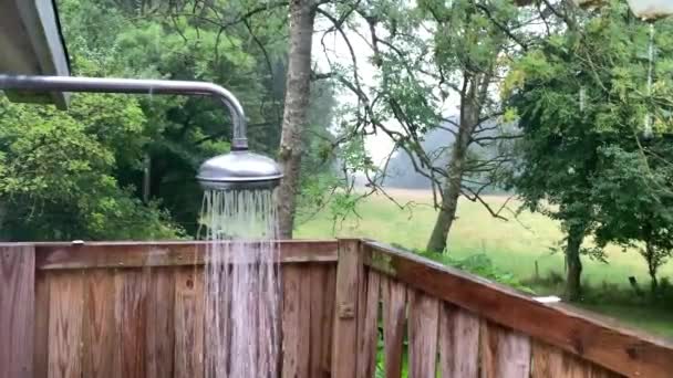 Outdoors Shower Rainy Day Cottage House Static 60Fps — Stock Video