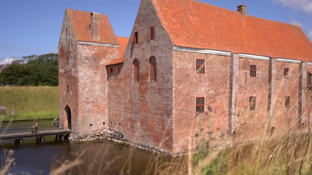 Хорошо Сохранившийся Датский Замок Ютландии Замок Споттруп Дания Static Shot — стоковое видео