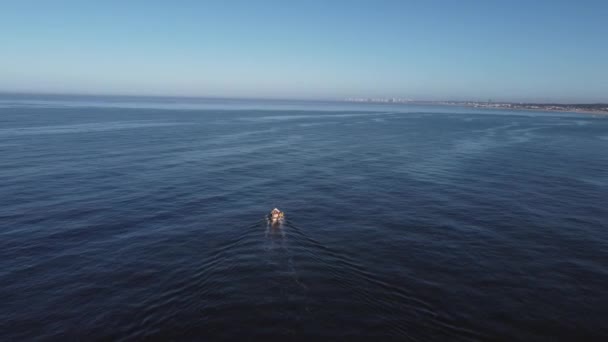 Парусник Атлантическом Побережье Уругвая — стоковое видео