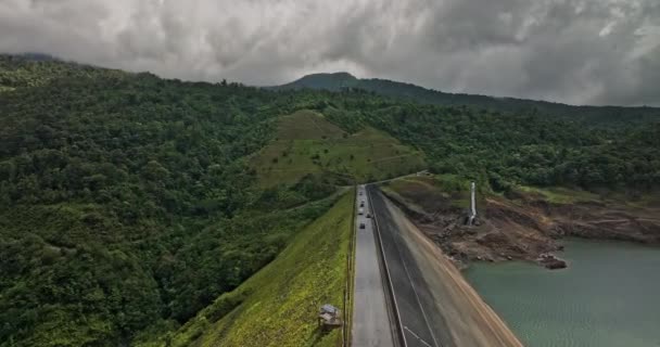 Hornito Panamá Aeronáutico Voando Linha Reta Acima Estrada Barragem Aterros — Vídeo de Stock