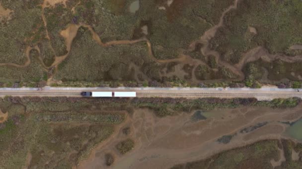 Luchtfoto Van Barril Strandtrein Achteruitrijdend Het Spoor Naar Tavira Portugal — Stockvideo