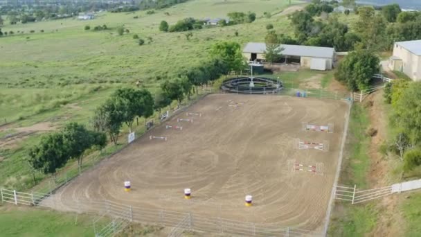 Luchtdrone Flyover Horse Training Arena Australian Countryside Ranch — Stockvideo