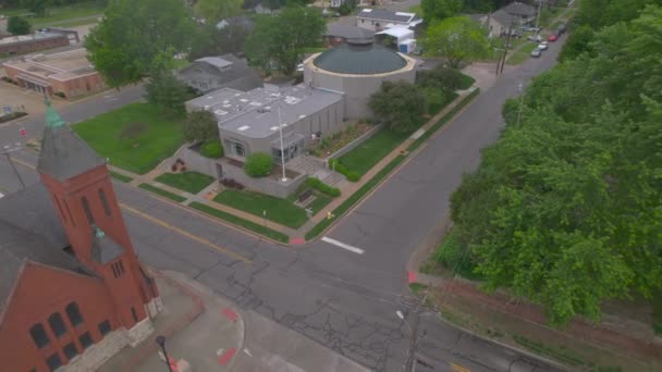 Drone Moviéndose Hacia Cárcel Libertad Centro Visitantes Mormón Liberty Missouri — Vídeos de Stock