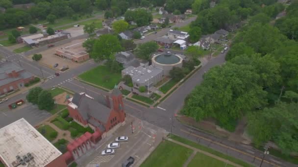 Schnelle Drohne Fliegt Vom Liberty Jail Ein Mormonisches Besucherzentrum Liberty — Stockvideo