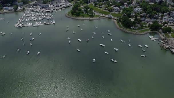 Vista Aérea Com Vista Para Barcos Marina Safe Harbor Plymouth — Vídeo de Stock