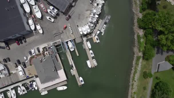 Vue Aérienne Tournant Dessus Des Bateaux Marina Safe Harbor Plymouth — Video