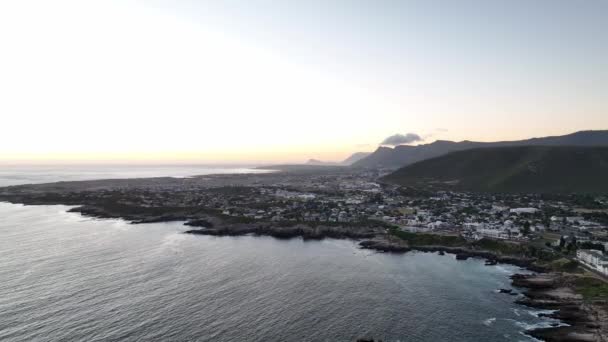 Nadmorskie Miasto Hermanus Republika Południowej Afryki Widok Powietrza Zachodzie Słońca — Wideo stockowe