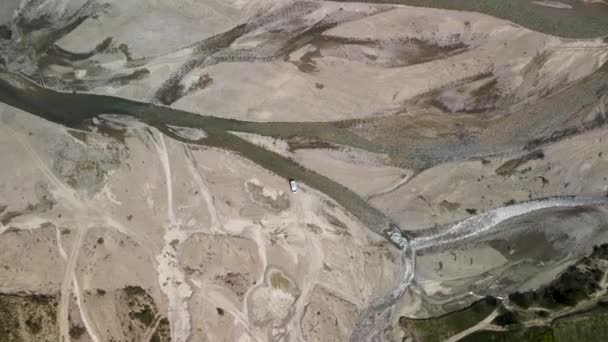Vzdušný Výhled Shora Dolů Nad Suchým Břehem Řeky Špinavá Cesta — Stock video