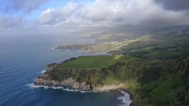 Fırtına Bulutları Azores Kıyı Şeridi Burunlarına Gölge Düşürüyor — Stok video