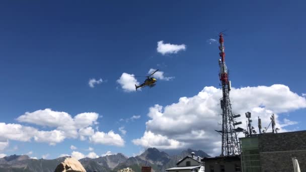 モンブランでのヘリコプターの操作 — ストック動画