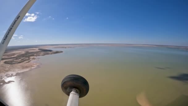 Küçük Uçak Deneyimi Uçuşu Pov Callabonna Gölü Üzerinde Manzaralı Arkaroola — Stok video