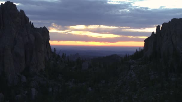 南达科他州州立公园上空戏剧性的空中进场 — 图库视频影像