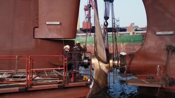 Travaux Réparation Entretien Navires Réparation Remplacement Arbre Sur Hélice Navire — Video