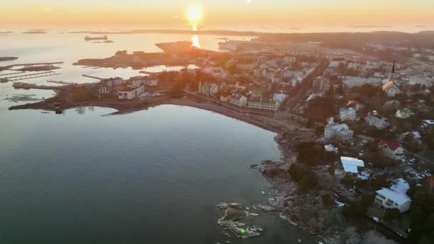 Vista Aérea Longe Cidade Hanko Manhã Ensolarada Sul Finlândia Reverter — Vídeo de Stock
