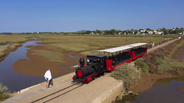 Comboio Praia Vazio Barril Invertendo Nos Carris Tavira Portugal Vista — Vídeo de Stock