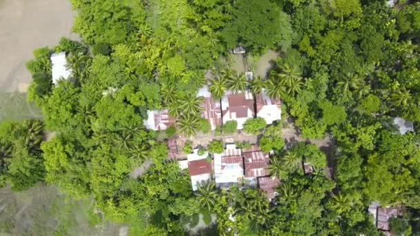 Abgelegenes Indigenes Stammesdorf Mit Blechschuppenhaus Wald Drohne Von Oben Nach — Stockvideo