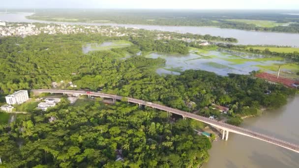 Vista Aérea Paisagem Vegetação Exuberante Viaduto Sobre Rio Gabkhan Bangladesh — Vídeo de Stock