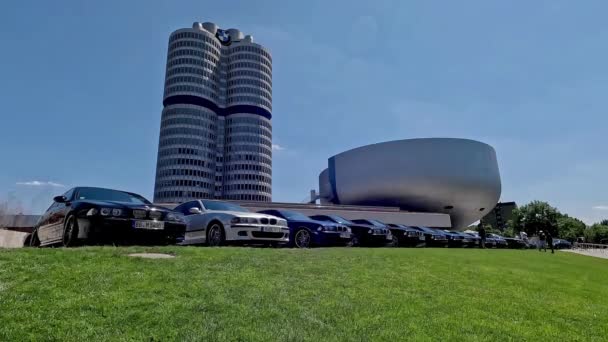 德国慕尼黑宝马博物馆 汽车制造商大楼外部 — 图库视频影像