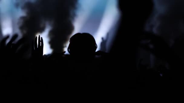 Έξοδος Ατμόσφαιρα Συναυλία Κόμμα Τους Οπαδούς Επευφημίες Μπροστά Από Φωτεινό — Αρχείο Βίντεο