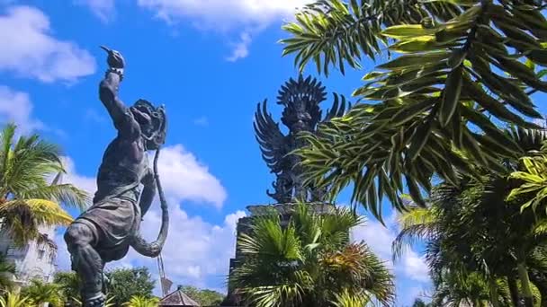 Hinduistische Skulpturen Tropischen Grün Der Insel Bali Indonesien — Stockvideo