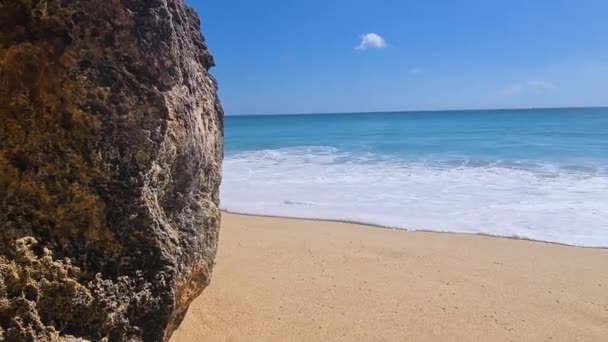 Rock Sandy Beach Tropikalne Fale Morskie Egzotyczne Miejsce Podróży — Wideo stockowe