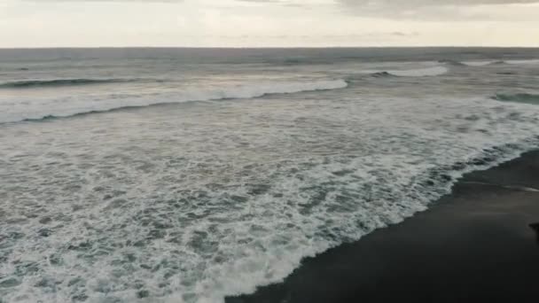 Drone Aerial Paredon Surfing Beach Foamy Breaking Waves Escuintla Guatemala — Stok Video