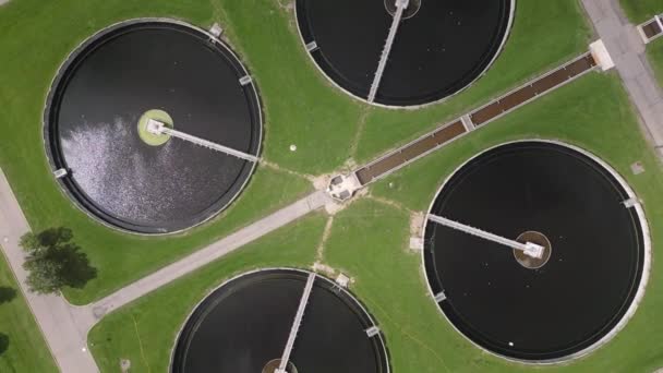Вид Сверху Круглые Бассейны Осаждения Очистных Сооружениях Сточных Вод — стоковое видео