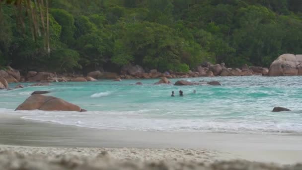 Пляж Сейшелах Острова Праслин Валунами — стоковое видео