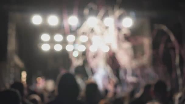 Konfeti Och Blinkande Ljus Live Föreställning Eller Konsert Ovan Fans — Stockvideo