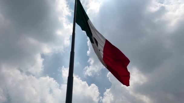 Slow Motion Skott Flaggan Mexiko Viftar Zocalo Mexico City Molnig — Stockvideo