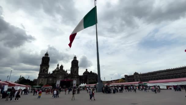Slow Motion Skott Mexikos Flagga Viftande Framför Det Nationella Palatset — Stockvideo