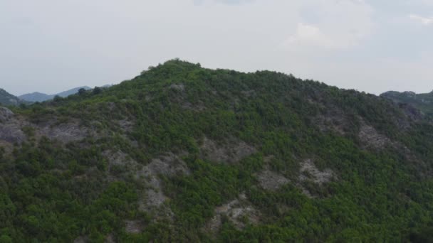 Drone Vista Increíbles Montañas Verdes Naturaleza Rural Podgoricia Montenegro — Vídeos de Stock