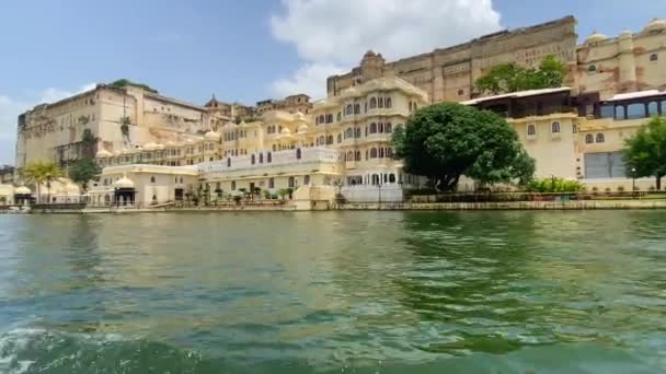 Udaipur City Palace Αξιοθέατα Από Λίμνη Pichola Τουριστική Κρουαζιέρα Ινδία — Αρχείο Βίντεο